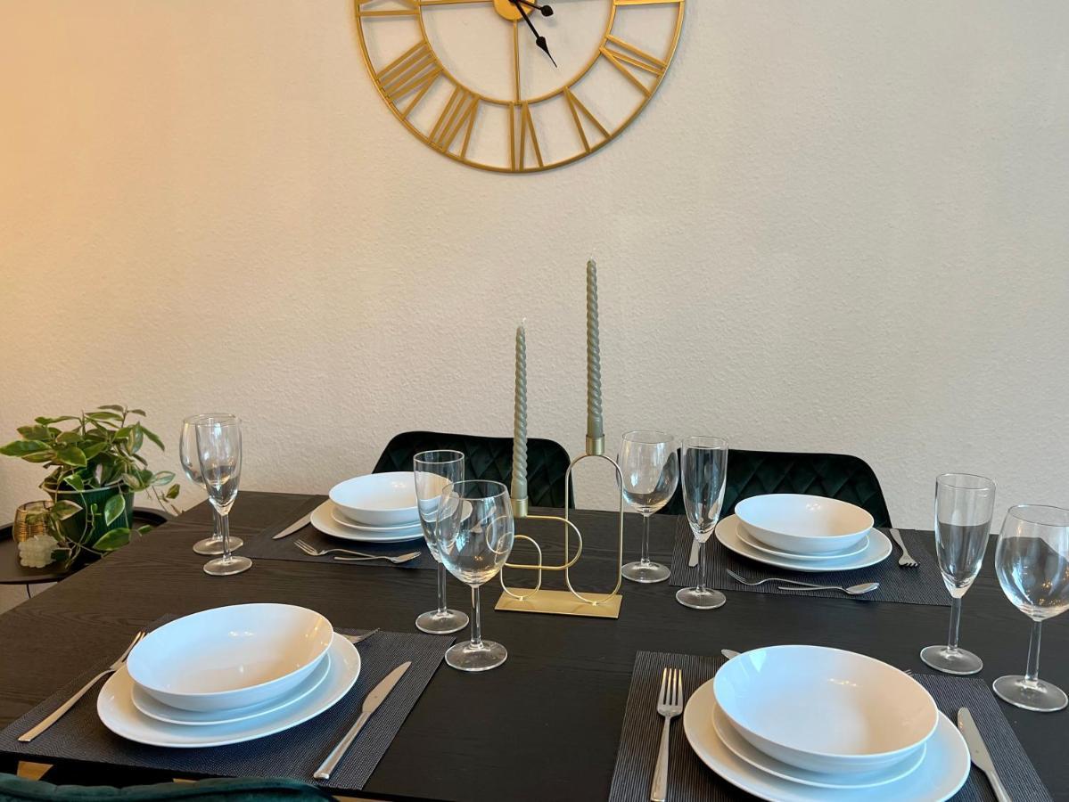Design Apartment Mit Balkon - Kueche - Netflix Essen Dış mekan fotoğraf