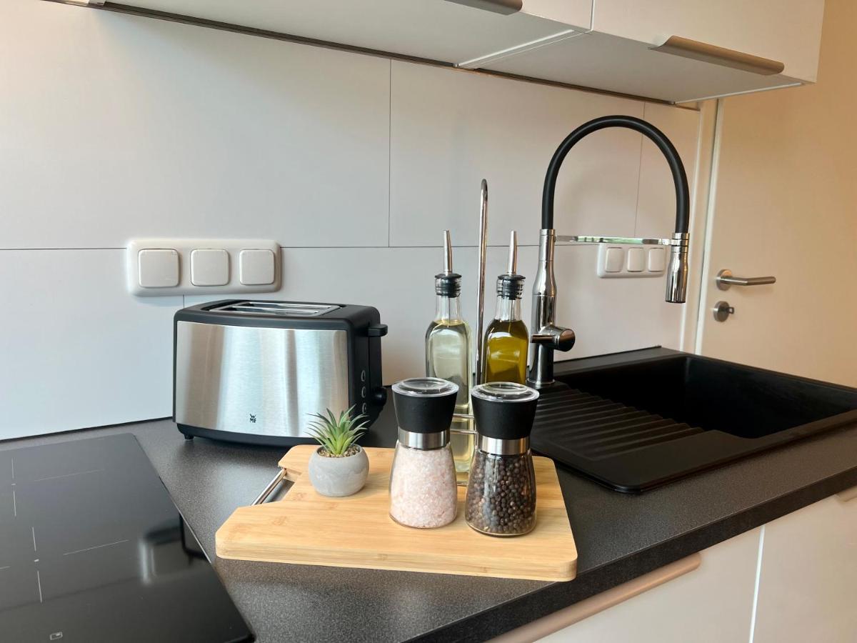 Design Apartment Mit Balkon - Kueche - Netflix Essen Dış mekan fotoğraf